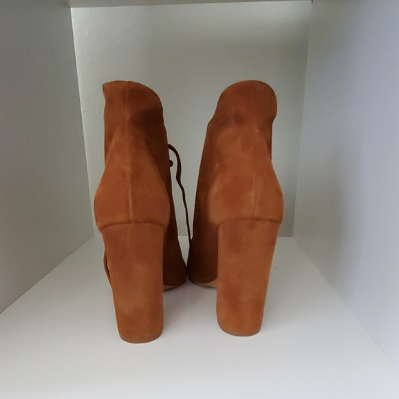 SCHUTZ - Picture 4 of 6